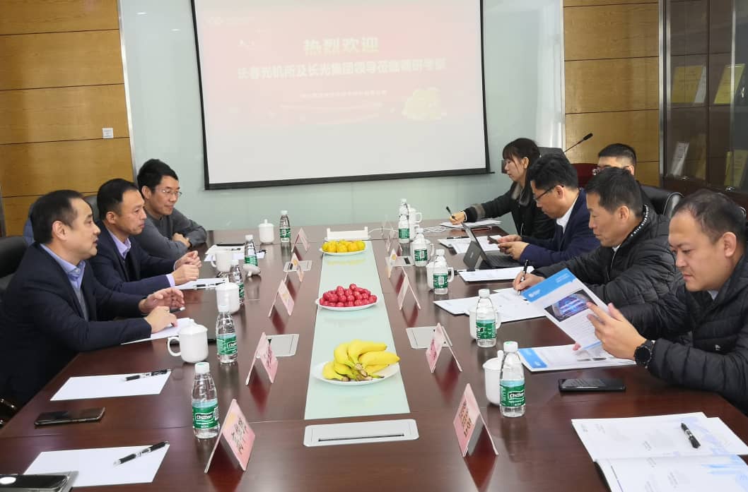 中科院長春光機所及長光集團領(lǐng)導(dǎo)一行蒞臨鑫英泰調(diào)研考察